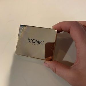 Iconic London Sculpt and boost eyebrow cushion